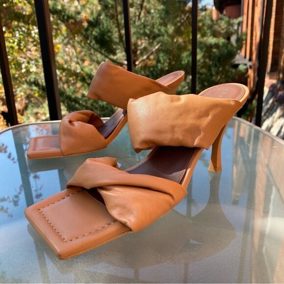 New Free People Alohas Natasha Puffy Mule Heel Sandals Leather in Camel Brown - Picture 11 of 15